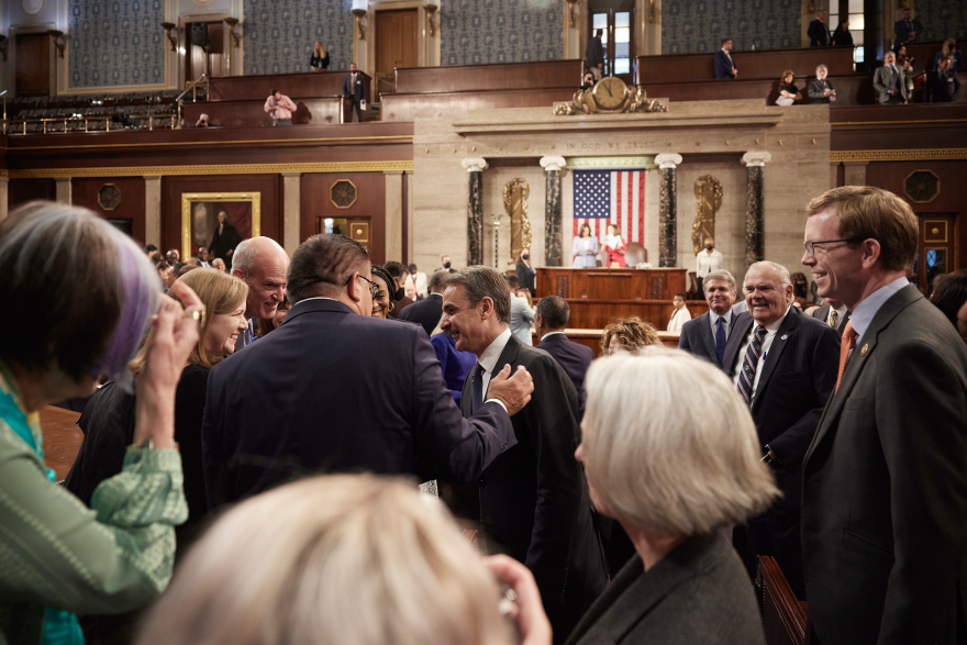Το standing ovation στον Μητσοτάκη και οι αποθεωτικές αναρτήσεις Γερουσιαστών για την ομιλία του στο Κογκρέσο
