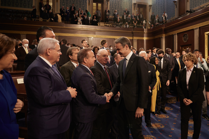 Το standing ovation στον Μητσοτάκη και οι αποθεωτικές αναρτήσεις Γερουσιαστών για την ομιλία του στο Κογκρέσο