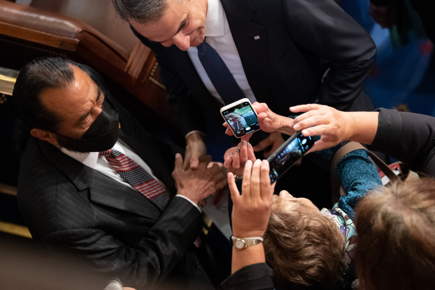 Το standing ovation στον Μητσοτάκη και οι αποθεωτικές αναρτήσεις Γερουσιαστών για την ομιλία του στο Κογκρέσο