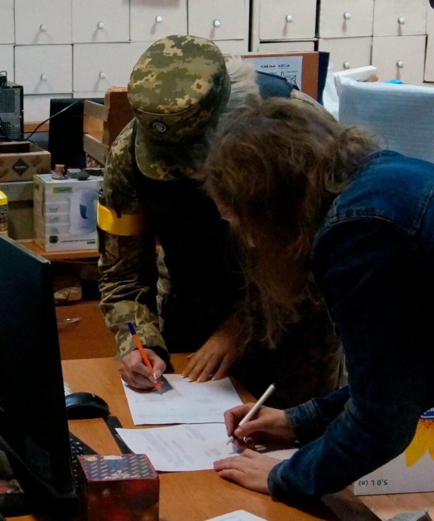 Ουκρανία: Στρατιώτες ανακάλυψαν συλλογή από αρχαίους ελληνικούς αμφορείς στην Οδησσό