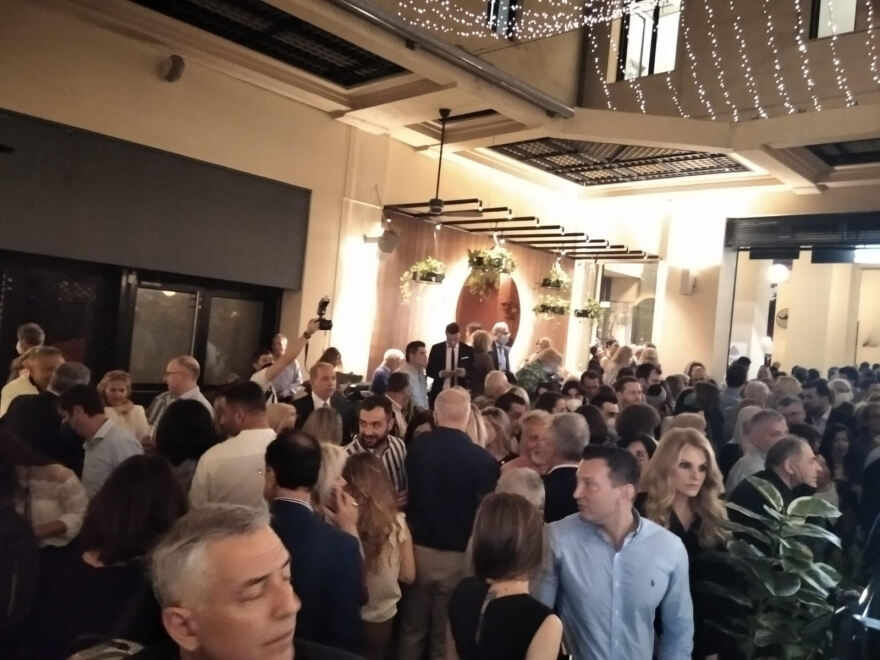 Ο Γιώργος Πατούλης γιόρτασε τα γενέθλιά του στη στοά της Βουκουρεστίου - Δείτε φωτογραφίες
