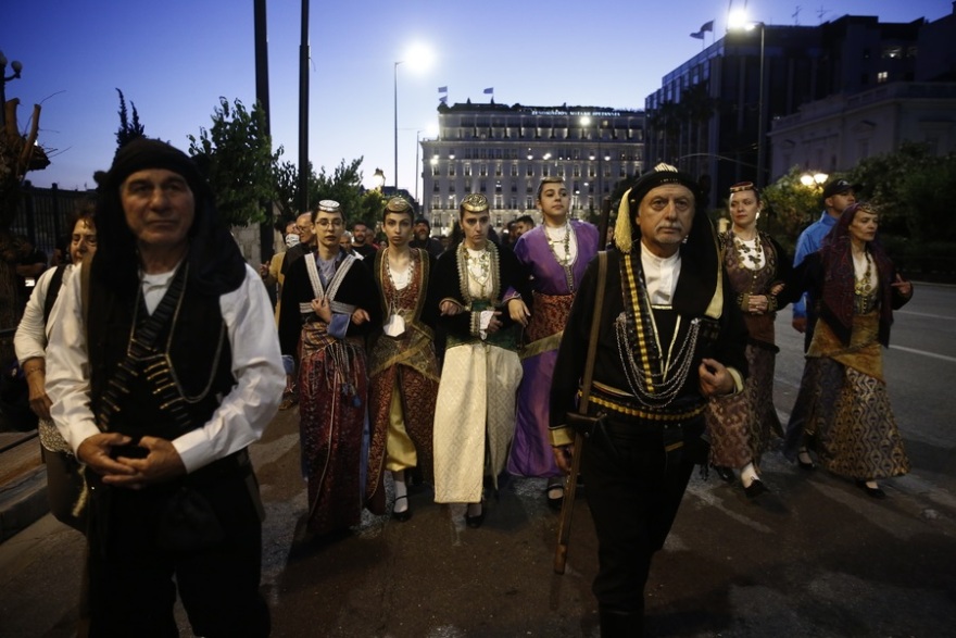 19η Μαΐου: Αλλαγή φρουράς με Πόντιους εύζωνες στον Άγνωστο Στρατιώτη