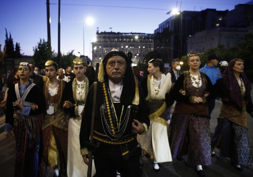 19η Μαΐου: Αλλαγή φρουράς με Πόντιους εύζωνες στον Άγνωστο Στρατιώτη