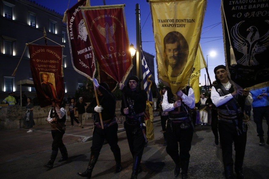 19η Μαΐου: Αλλαγή φρουράς με Πόντιους εύζωνες στον Άγνωστο Στρατιώτη