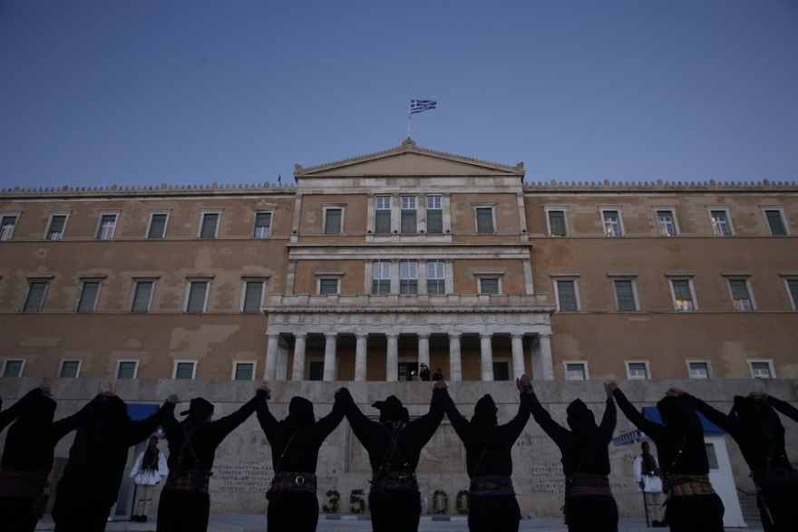 19η Μαΐου: Αλλαγή φρουράς με Πόντιους εύζωνες στον Άγνωστο Στρατιώτη