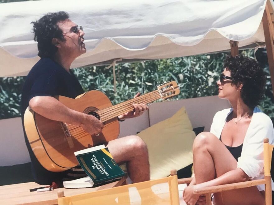 Η Άντζελα Γκερέκου αναπολεί τα καλοκαίρια με τον Τόλη Βοσκόπουλο