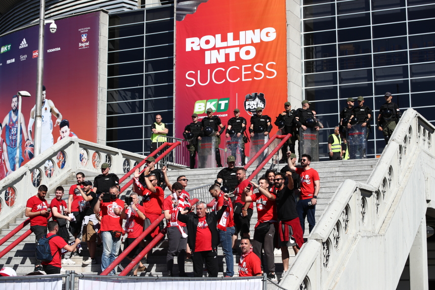 Ολυμπιακός - Euroleague: Η άφιξη των χιλιάδων οπαδών του στην Stark Arena 