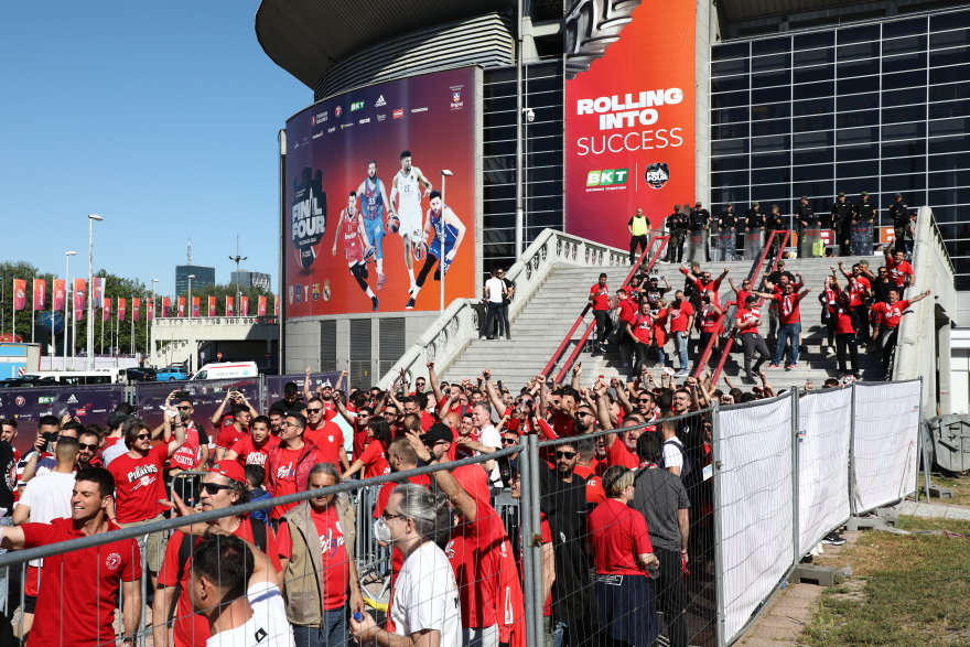 Ολυμπιακός - Euroleague: Η άφιξη των χιλιάδων οπαδών του στην Stark Arena 