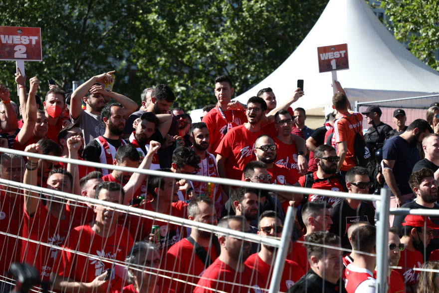 Ολυμπιακός - Euroleague: Η άφιξη των χιλιάδων οπαδών του στην Stark Arena 