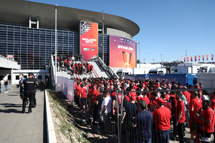 Ολυμπιακός - Euroleague: Η άφιξη των χιλιάδων οπαδών του στην Stark Arena 