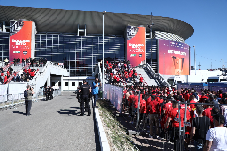 Ολυμπιακός - Euroleague: Η άφιξη των χιλιάδων οπαδών του στην Stark Arena 