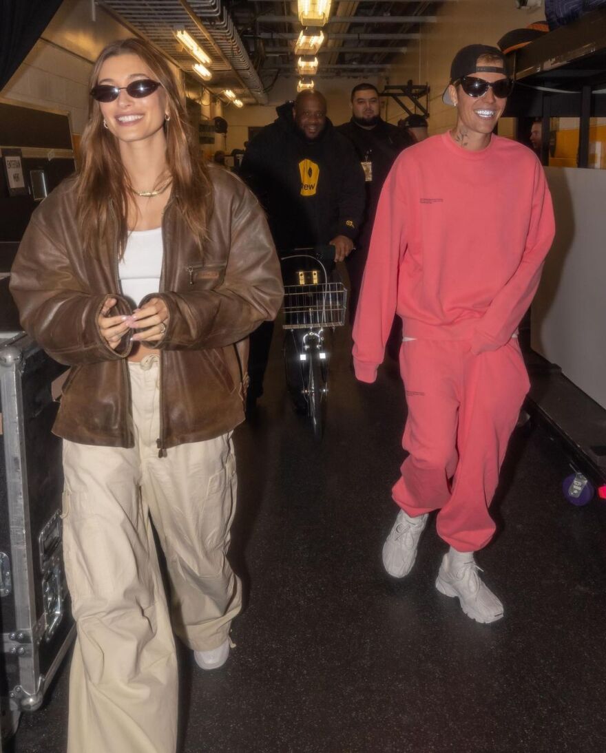 Ο Τζάστιν Μπίμπερ δείχνει τη νέα οδοντοστοιχία του που είναι φτιαγμένη από… διαμάντια