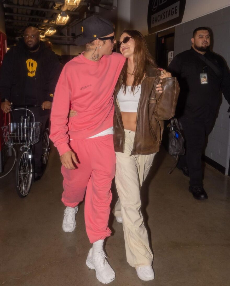 Ο Τζάστιν Μπίμπερ δείχνει τη νέα οδοντοστοιχία του που είναι φτιαγμένη από… διαμάντια