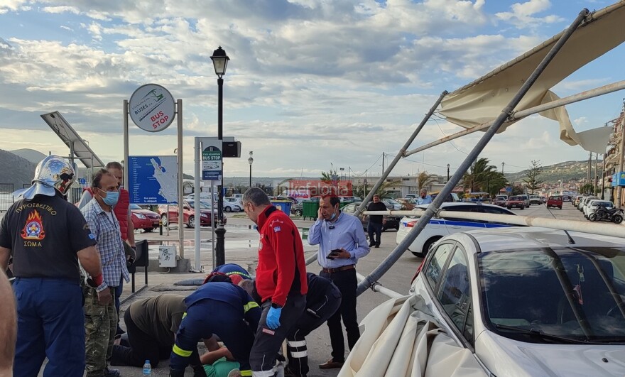 Αργοστόλι: Ο δυνατός άνεμος ξήλωσε στέγαστρο - Τρεις τραυματίες