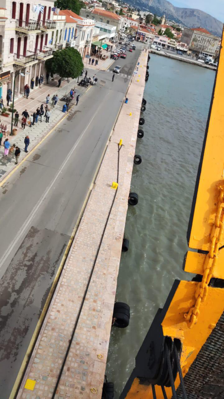 Χίος: Αποκολλήθηκε το πλοίο «Νήσος Σάμος» από το λιμάνι