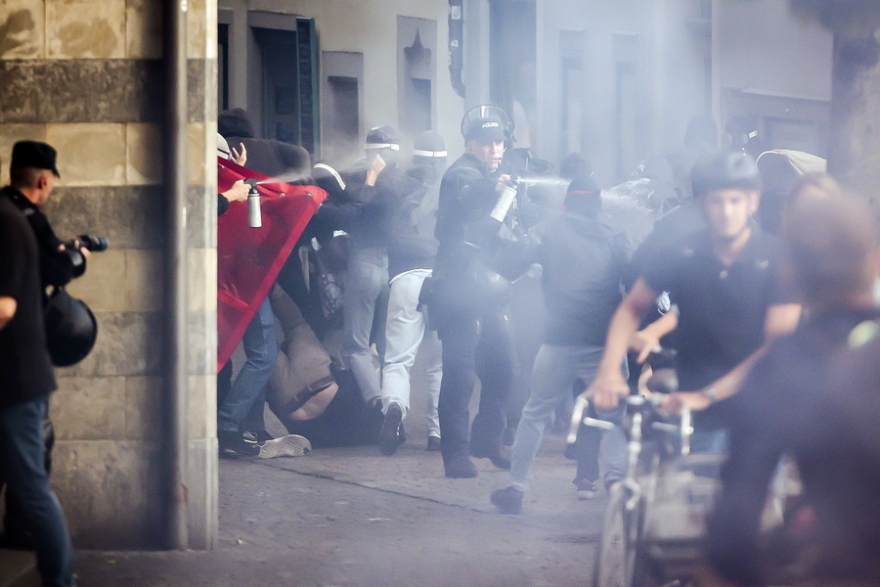 Ζυρίχη: Βίαιες συγκρούσεις διαδηλωτών με αστυνομικούς στο Νταβός πριν το Φόρουμ