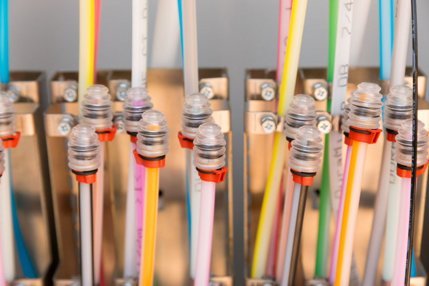 Η οπτική ίνα φτάνει σε όλο και περισσότερα σπίτια και επιχειρήσεις 