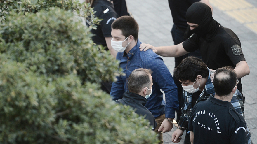 Δίκη Τοπαλούδη: Ισόβια και 15 έτη στους δυο κατηγορούμενους για τον βιασμό και τη δολοφονία της