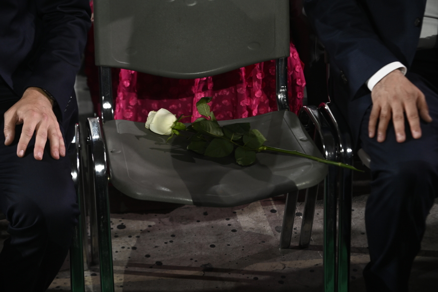 Συνέδριο ΠΑΣΟΚ/ΚΙΝΑΛ: Μία άδεια καρέκλα και ένα τριαντάφυλλο στη μνήμη της Φώφης Γεννηματά