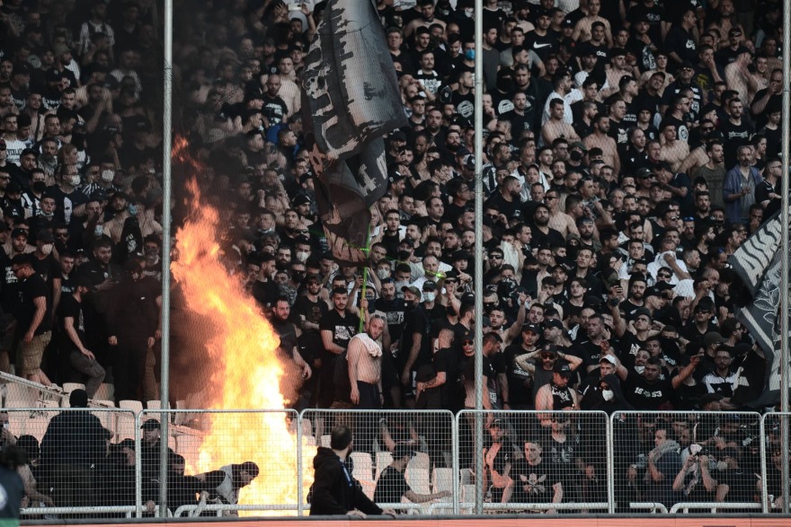 Παναθηναϊκός - ΠΑΟΚ: Ένταση, φωτοβολίδες και δακρυγόνα