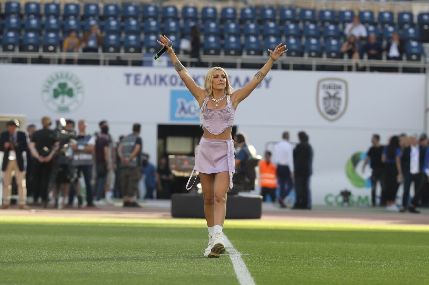 Τελικός Κυπέλλου: Η Ζοζεφίν έκλεψε την παράσταση στο ΟΑΚΑ 