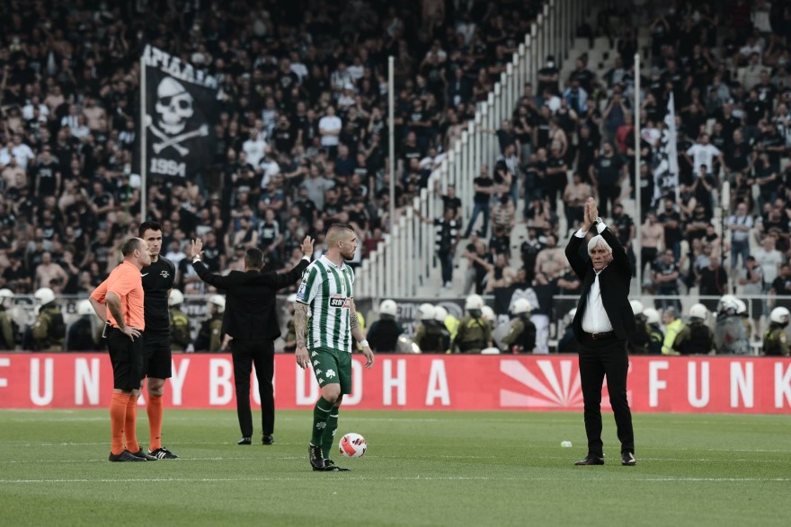 Παναθηναϊκός - ΠΑΟΚ: Τελικός της ντροπής με εκτεταμένα επεισόδια μέσα και έξω από το ΟΑΚΑ