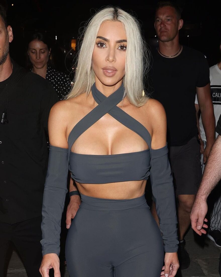 Κόρτνεϊ Καρντάσιαν – Τράβις Μπάρκερ: Σήμερα ο θρησκευτικός γάμος τους – Σύσσωμη η οικογένεια στην Ιταλία