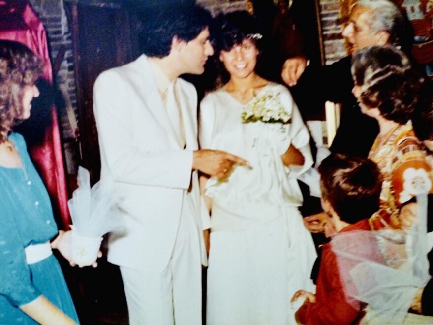 Νίκος Πορτοκάλογλου: Ποζάρει με τη σύζυγό του σε μία σπάνια φωτογραφία