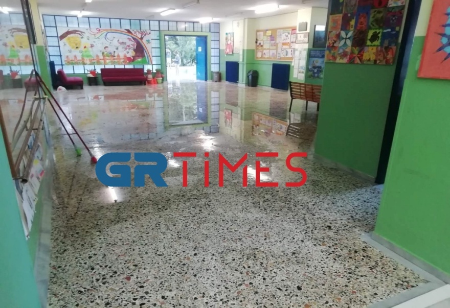 Θέρμη: Απαράδεκτες εικόνες από βανδαλισμούς σε σχολεία - Έσπασαν καγκελόπορτες, πλημμύρισαν τις αίθουσες