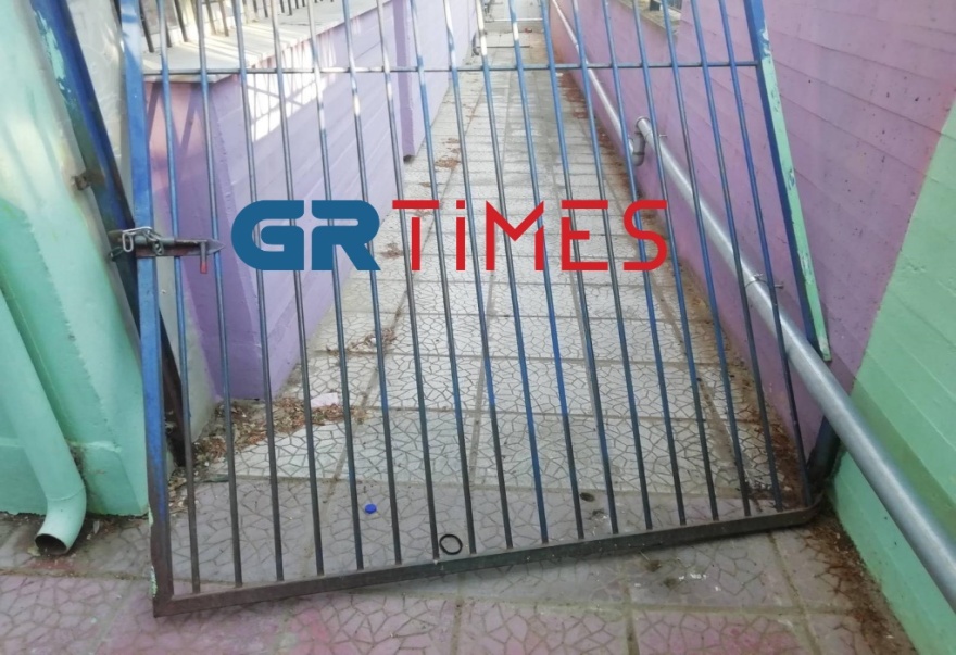Θέρμη: Απαράδεκτες εικόνες από βανδαλισμούς σε σχολεία - Έσπασαν καγκελόπορτες, πλημμύρισαν τις αίθουσες