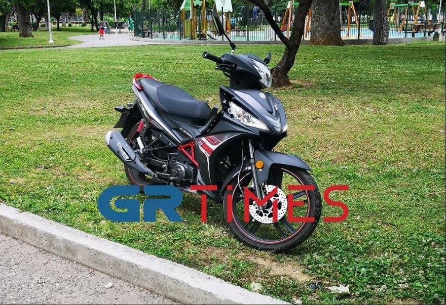 Θεσσαλονίκη: Οδηγός μηχανής παρέσυρε και τραυμάτισε ανήλικη που περπατούσε στο πεζοδρόμιο στη Νέα Παραλία