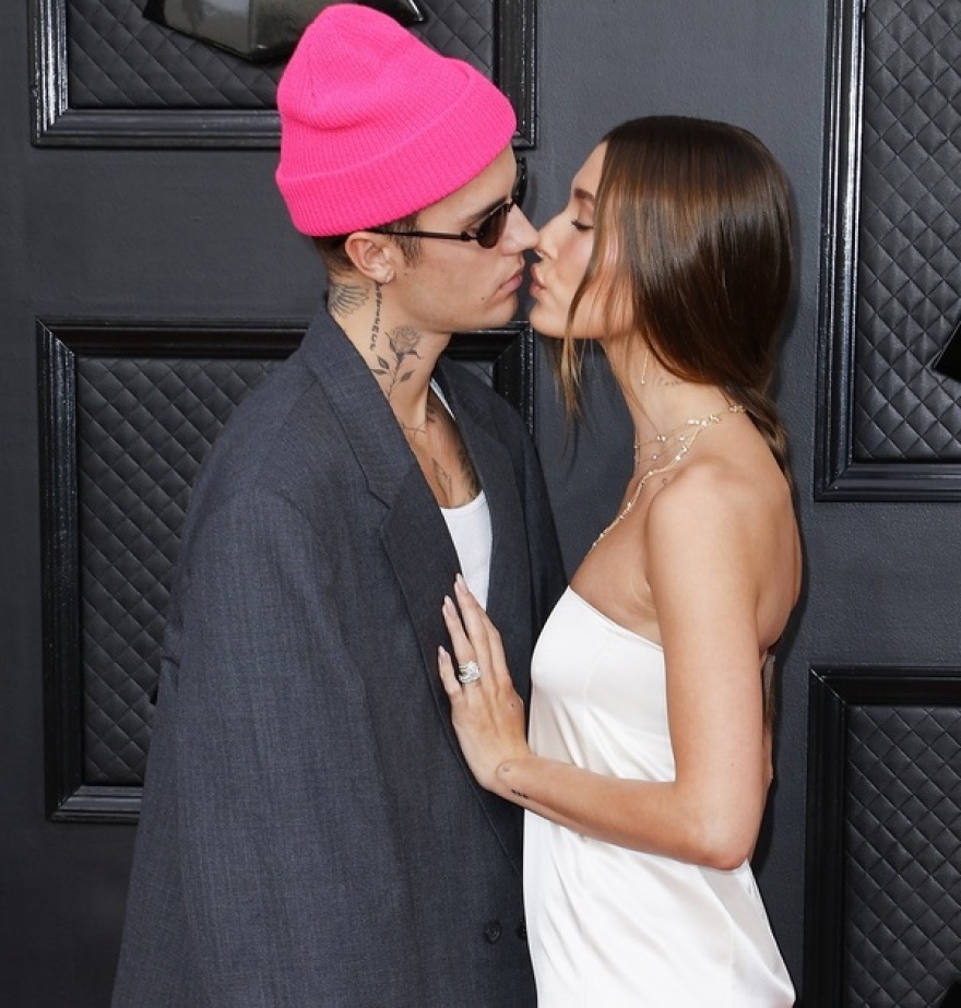 13 celebrities που ερωτεύτηκαν τους θαυμαστές τους