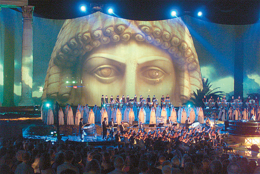 Vangelis: Ο Έλληνας που άλλαξε τους δρόμους της μουσικής