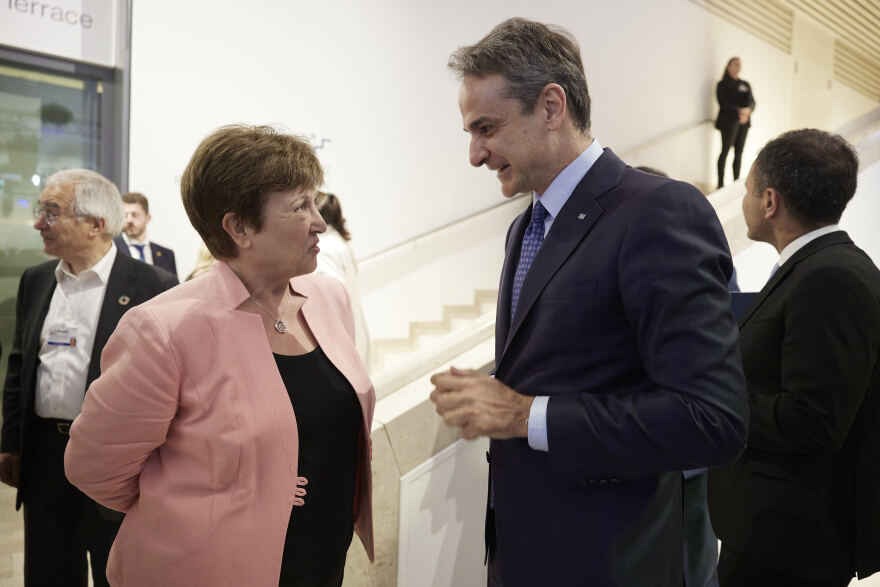 Συνάντηση Μητσοτάκη - Φον Ντερ Λάιεν στο Νταβός για τη σύνοδο κορυφής της ΕΕ