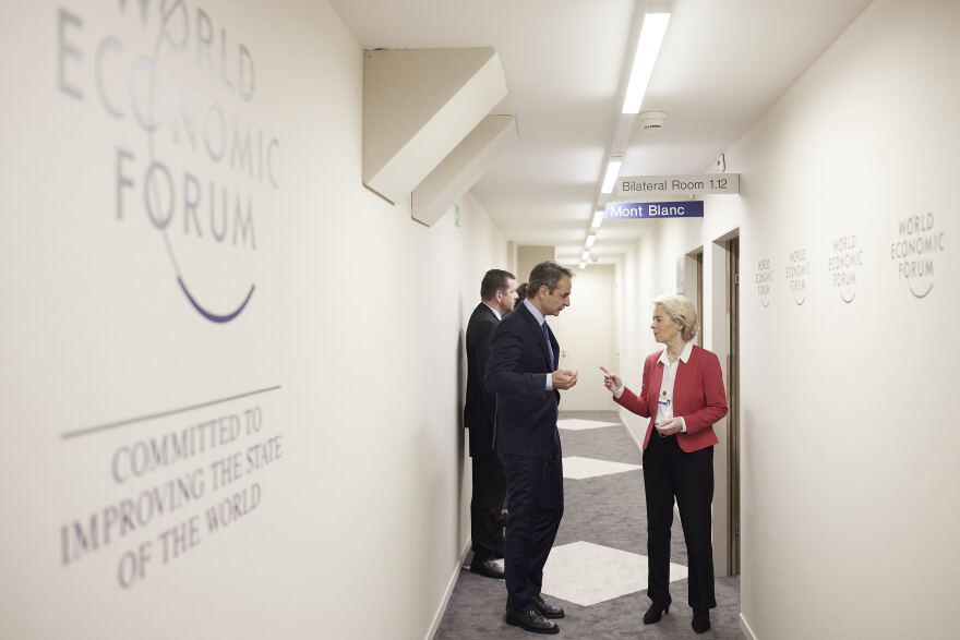 Συνάντηση Μητσοτάκη - Φον Ντερ Λάιεν στο Νταβός για τη σύνοδο κορυφής της ΕΕ