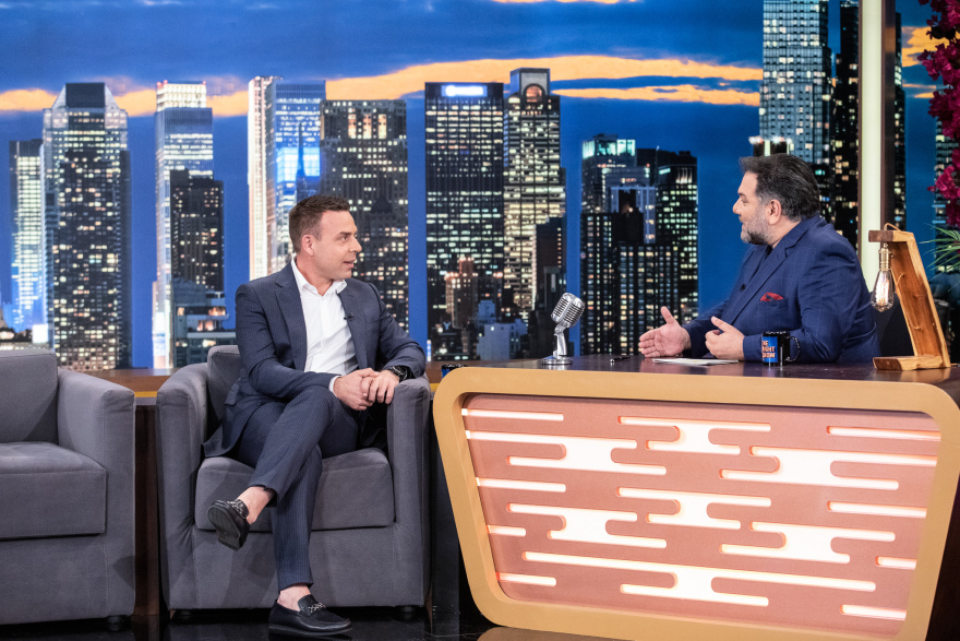 The 2night Show: Ο Γρηγόρης Αρναούτογλου υποδέχεται τον Αναστάσιο Ντούγκα και τον Good Job Nicky