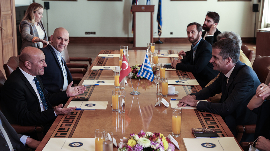 Συνάντηση Μπακογιάννη με τον δήμαρχο Σμύρνης - «Ο Ερντογάν δεν μπορεί να κρατάει σε ομηρία τις σχέσεις των λαών μας»