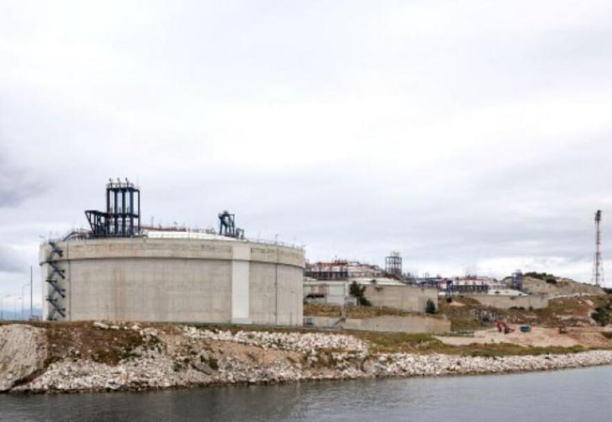 Σταθμός LNG στη Ρεβυθούσα: Η άγνωστη ιστορία για τις εγκαταστάσεις που εξασφαλίζουν στη χώρα φυσικό αέριο