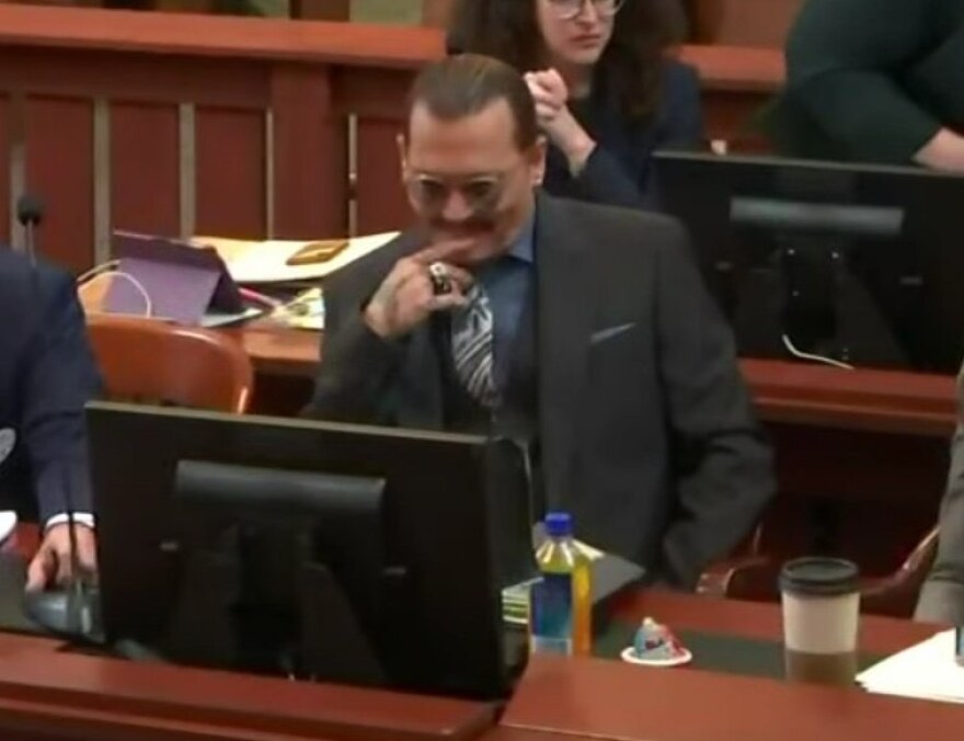 Δίκη Ντεπ - Χερντ: Κατέθεσε η Κέιτ Μος - «Ποτέ δεν με έσπρωξε, δεν με κλώτσησε και δεν με πέταξε από καμιά σκάλα»