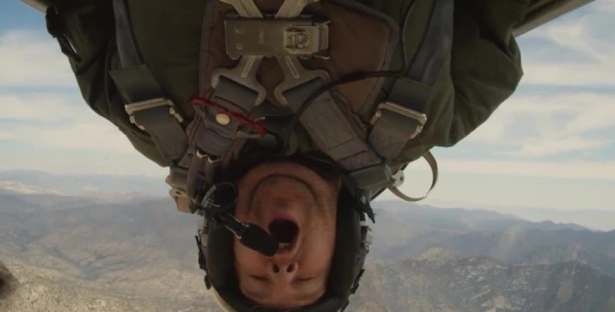 Ο Τομ Κρουζ με συγκυβερνήτη τον Τζέιμς Κόρντεν σε μια πτήση τρόμου με Top Gun ακροβατικά - Δείτε βίντεο