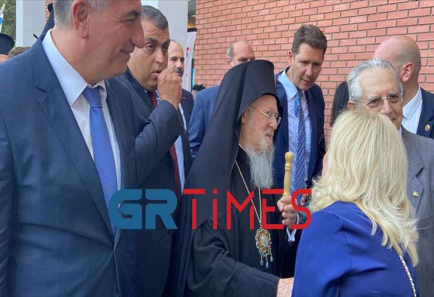 Συνάντηση Βαρθολομαίου με τον Τζορτζ Τσούνη – Στη ΧΑΝΘ ο Οικουμενικός Πατριάρχης