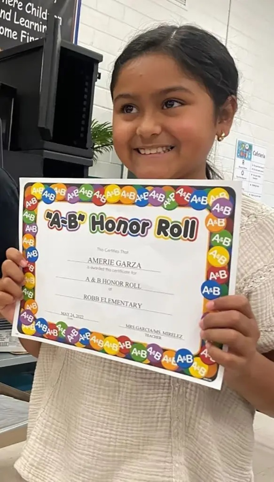 Μακελειό σε σχολείο στο Τέξας: 8 ετών το μικρότερο θύμα από τους 19 μαθητές - Ο 18χρονος σκότωσε και δύο δασκάλες