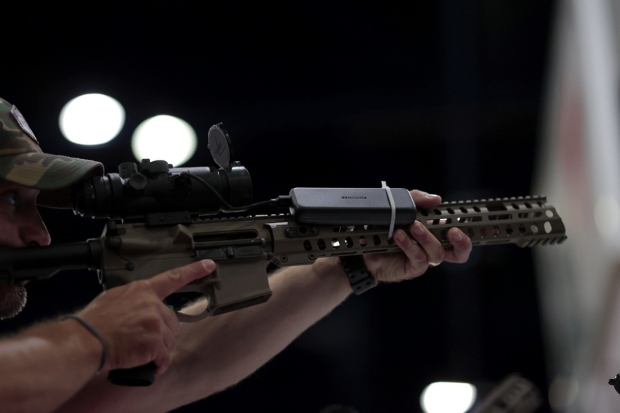 «Αναβρασμός» στις ΗΠΑ για την οπλοκατοχή: Εκατοντάδες διαδηλωτές έξω από το συνέδριο του πανίσχυρου λόμπι