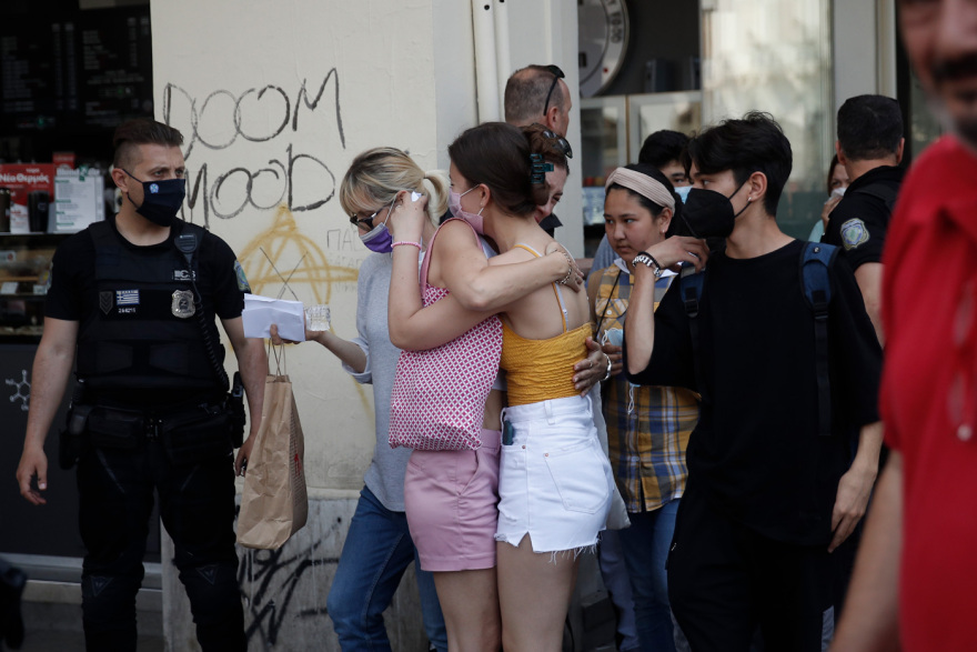 Δύο διασωληνωμένοι από τη φωτιά σε κτίριο στο κέντρο της Θεσσαλονίκης