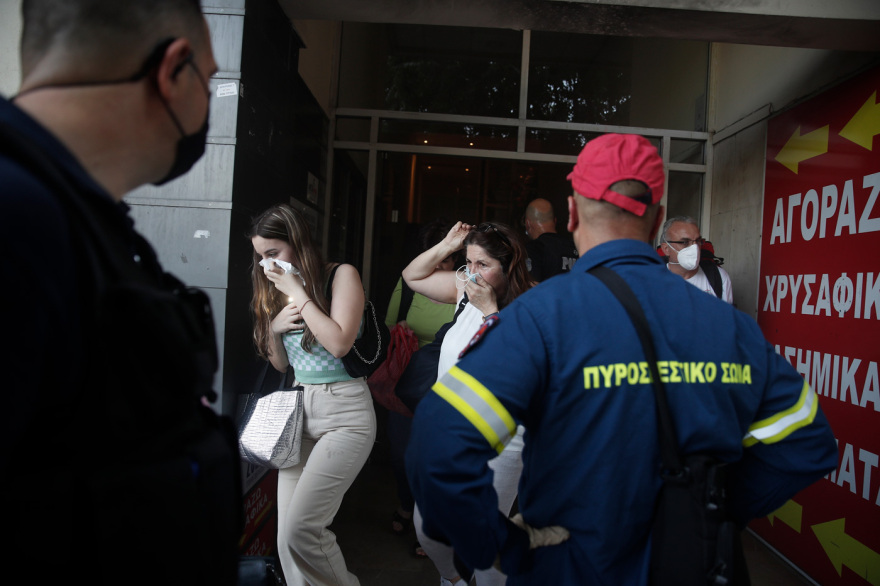 Δύο διασωληνωμένοι από τη φωτιά σε κτίριο στο κέντρο της Θεσσαλονίκης