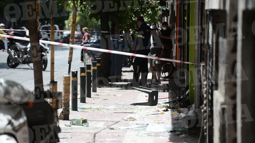 Έκρηξη στο κέντρο της Αθήνας: Ευτυχώς που δεν είχε κίνηση ο δρόμος, λέει ιδιοκτήτης καταστήματος