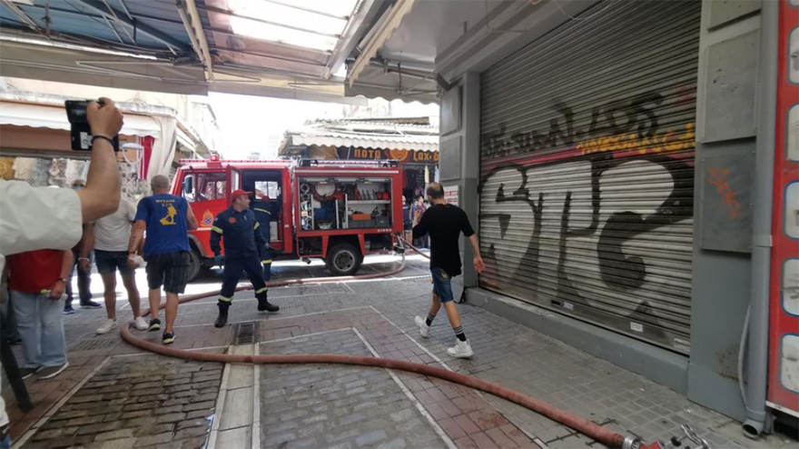 Δύο διασωληνωμένοι από τη φωτιά σε κτίριο στο κέντρο της Θεσσαλονίκης