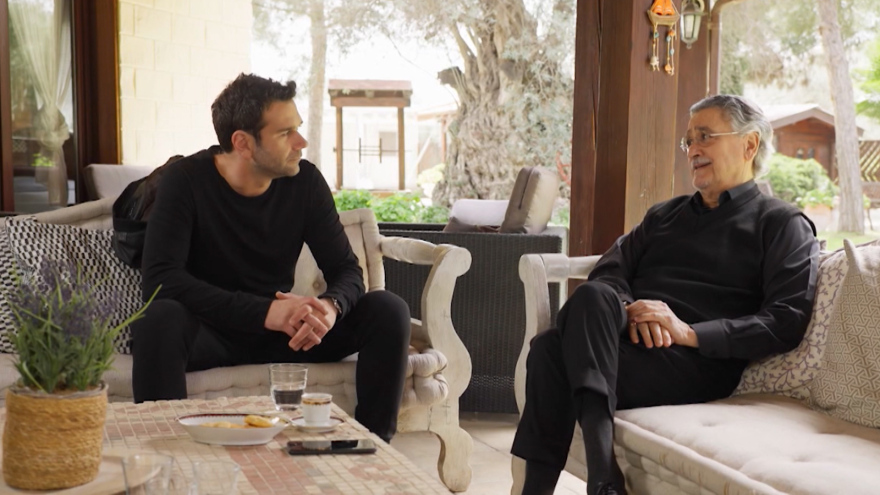 Η Γη της Ελιάς: Ο Ισίδωρος συναντά για πρώτη φορά τη μικρή Αγγελική