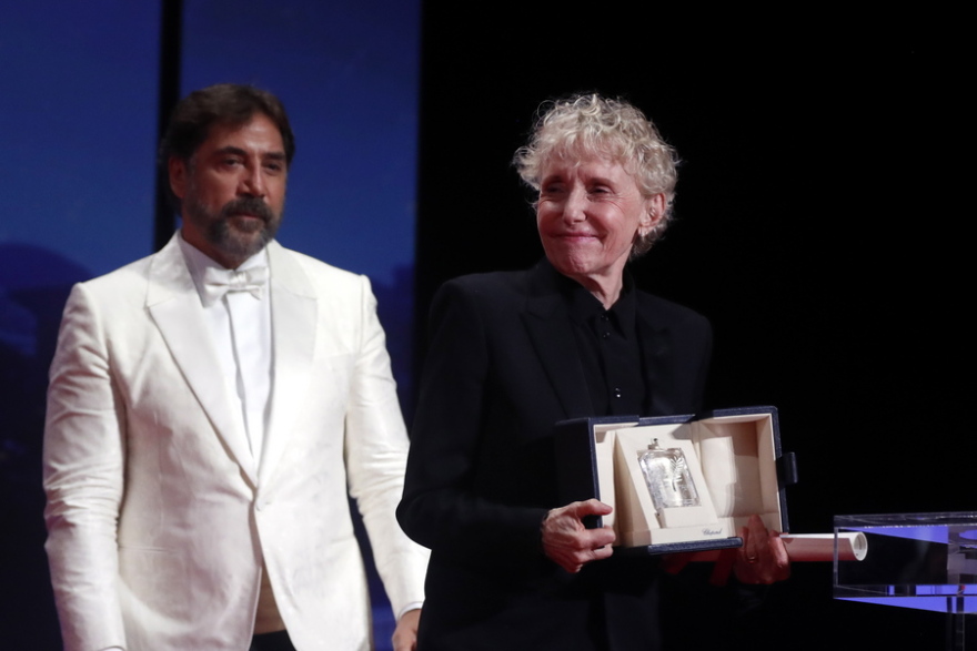 Φεστιβάλ Καννών: Ο απίθανος χορός της Έλεν Μίρεν με την Άντι ΜακΝτάουλ στο κόκκινο χαλί