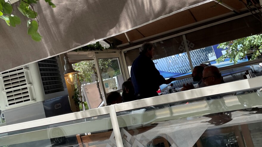 Σε ταβερνάκι μετά την ομιλία Τσίπρα ο Πολάκης